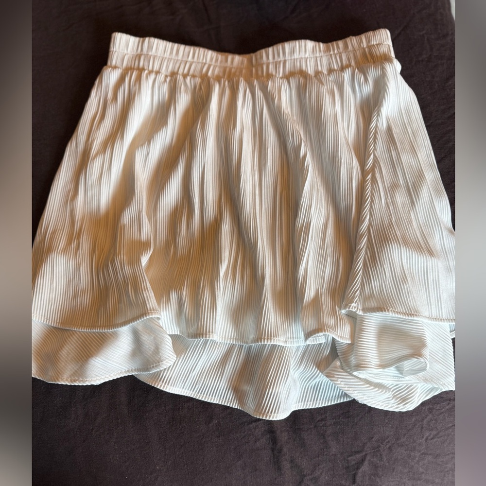 Gilli White Pleated Mini Skirt
